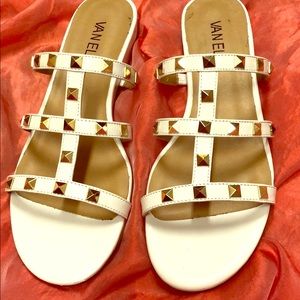 Vaneli White Sandal Size 7N Excellent condition